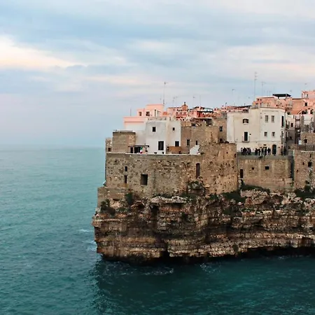 Comfortable In 45 M² With Enclosed Garden Matera